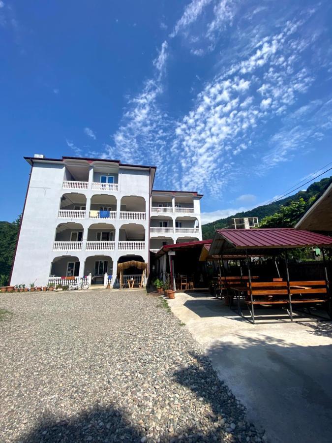Hotel Beliy Dom Kvariati Exterior foto